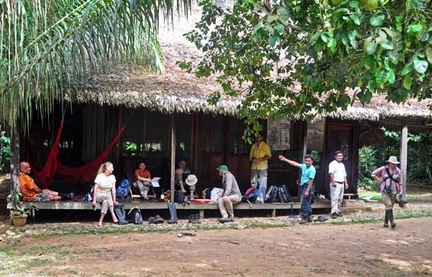 Chalalan House w Group s