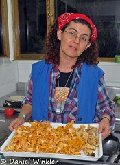 Tatiana Sanjuan with Cantharellus tray