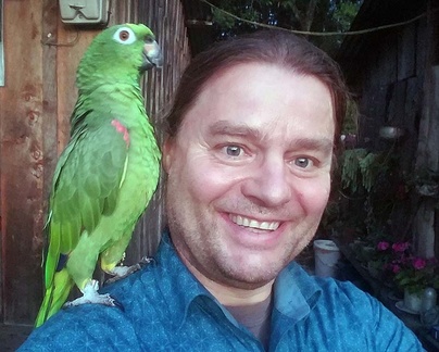 Daniel with Don Jorge's friendly parrot in Pauna 